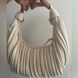 Beige handbag with knots handle details